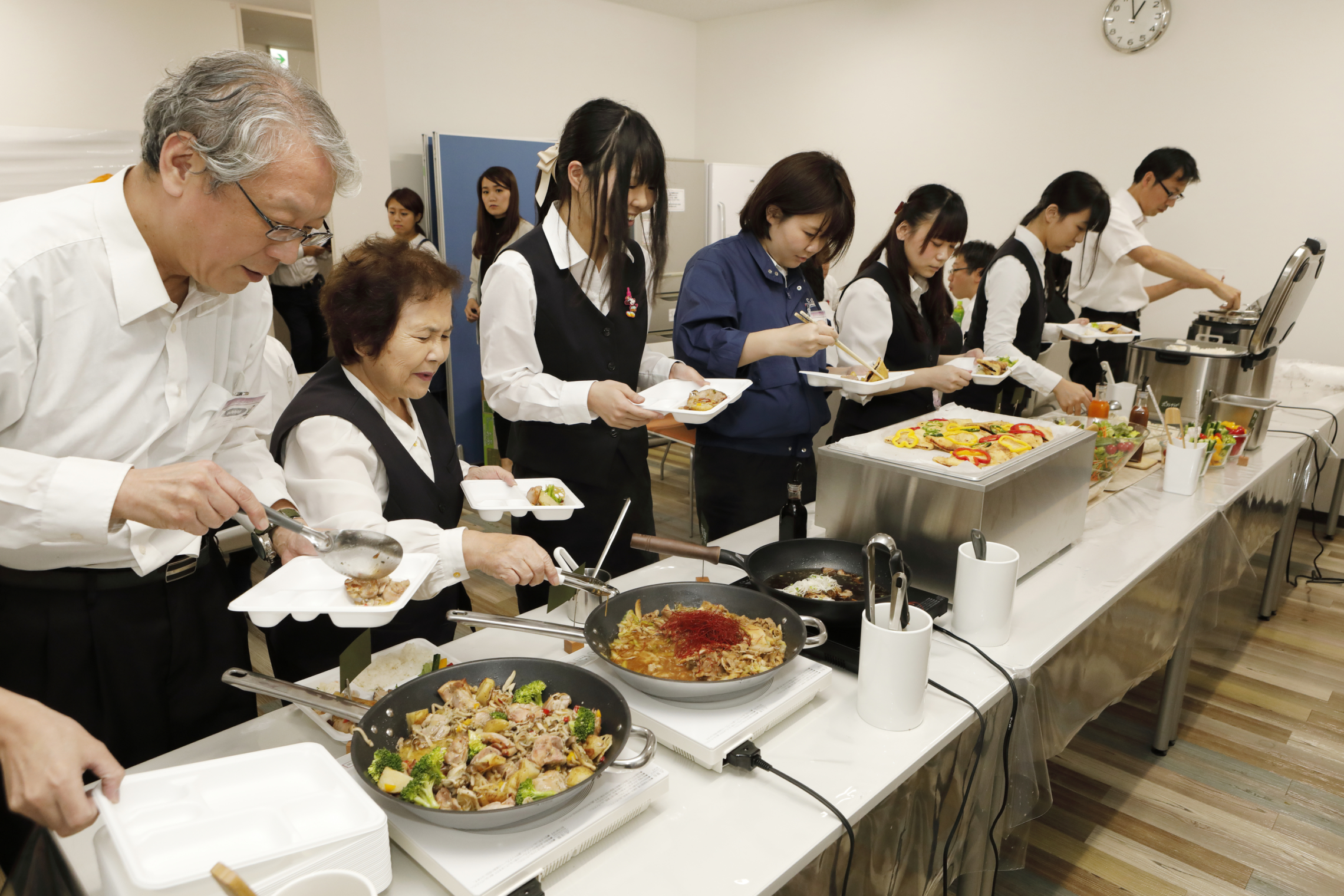 オフィスga食堂 大好評の無料試食会 大阪で宅配弁当 仕出し弁当の大量注文はせいらくフーズ